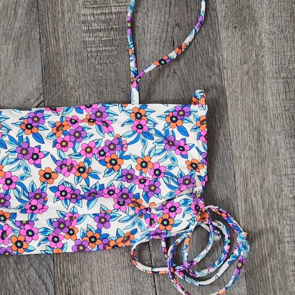 New!Frankie's Bikinis Flower Farm Bikini‎ Top